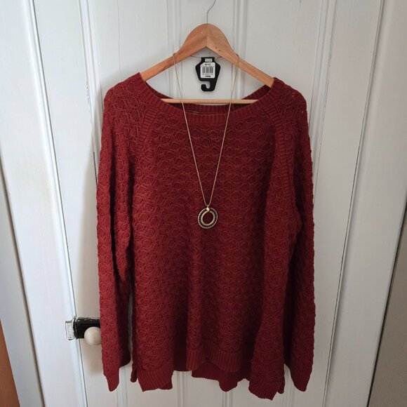 NWT Medallion Necklace with Blue Jewels - Picture 7 of 7